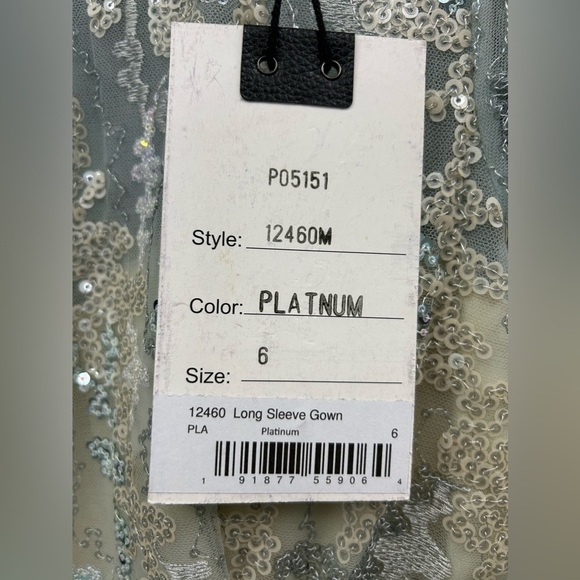 Mac Duggal 12460 NWOT Sequin Embellished Jewel Neckline Lace Gown - Picture 6 of 8